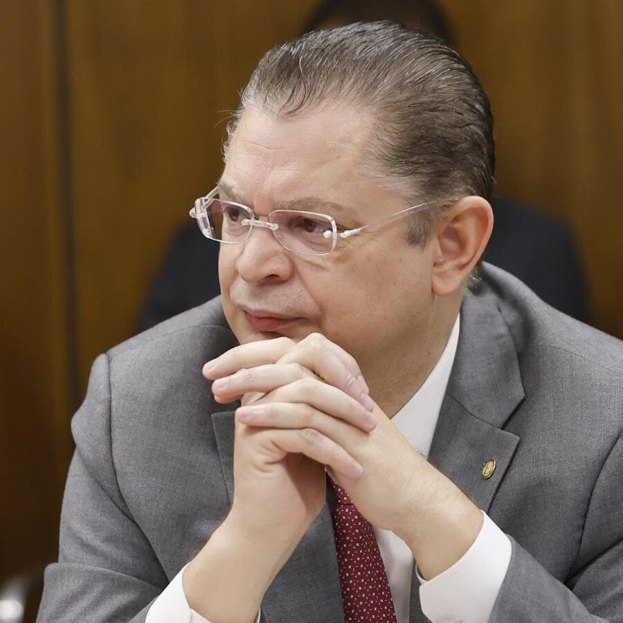 Oposição e governo discordam sobre necessidade de instalar uma CPI sobre o escândalo do INSS. - Marina Ramos / Câmara dos Deputados
