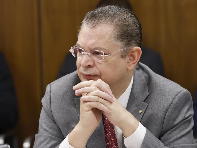 Oposição e governo discordam sobre necessidade de instalar uma CPI sobre o escândalo do INSS. - Marina Ramos / Câmara dos Deputados