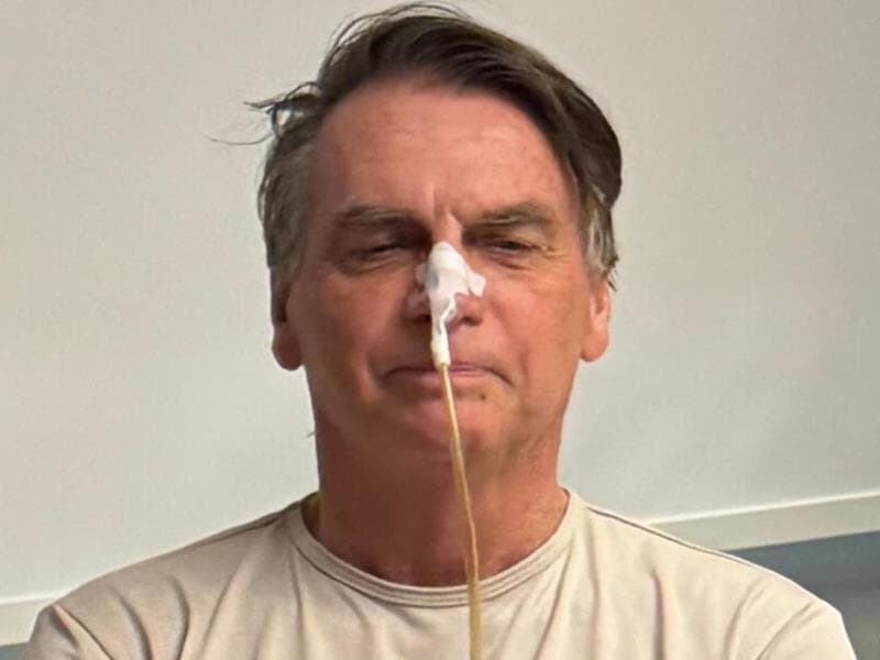 Médicos relatam melhora intestinal e envio à unidade semi-intensiva. - Divulgação/Jair Bolsonaro/Twitter