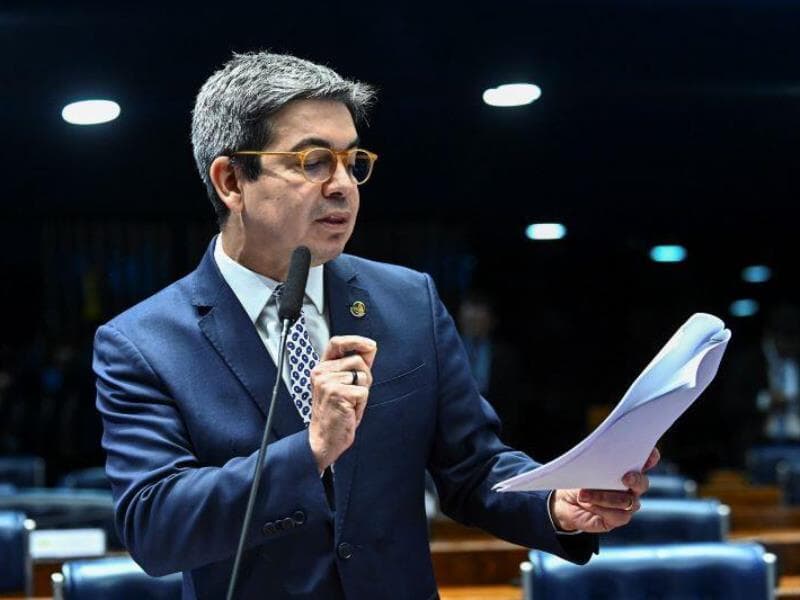 O senador Randolfe Rodrigues (PT-AP) protocolou o texto. - Andressa Anholete/Agência Senado