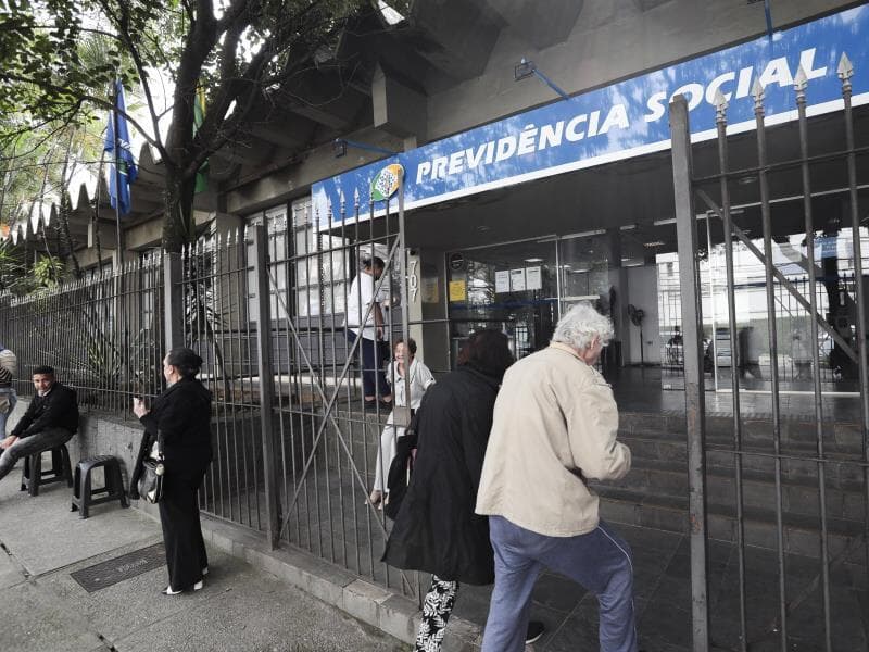 Movimento de aposentados, segurados e pensionistas na agência do INSS, unidade Santa Cruz, na zona sul de São Paulo - Renato S. Cerqueira/Ato Press/Folhapress