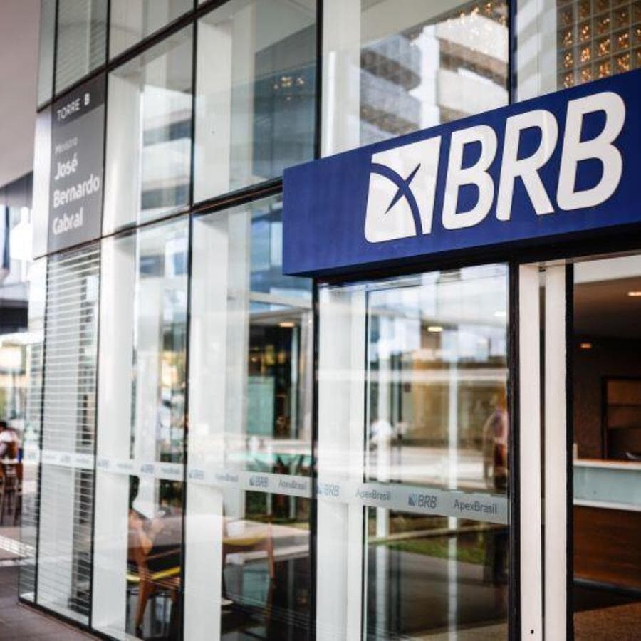 Fachada de agência do BRB, em Brasília. O banco está impedido de impedido de assinar a compra do Master em definitivo antes de obter autorização acionária e legislativa. - Gabriela Biló/Folhapress