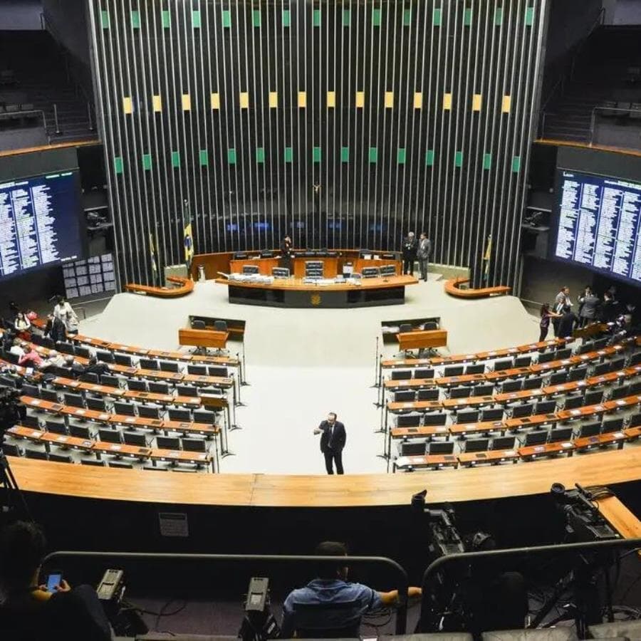 Proposta trata do parcelamento de dívidas previdenciárias e limites para precatórios de municípios - José Cruz/Agência Brasil