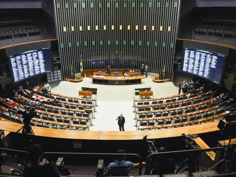 Proposta trata do parcelamento de dívidas previdenciárias e limites para precatórios de municípios - José Cruz/Agência Brasil