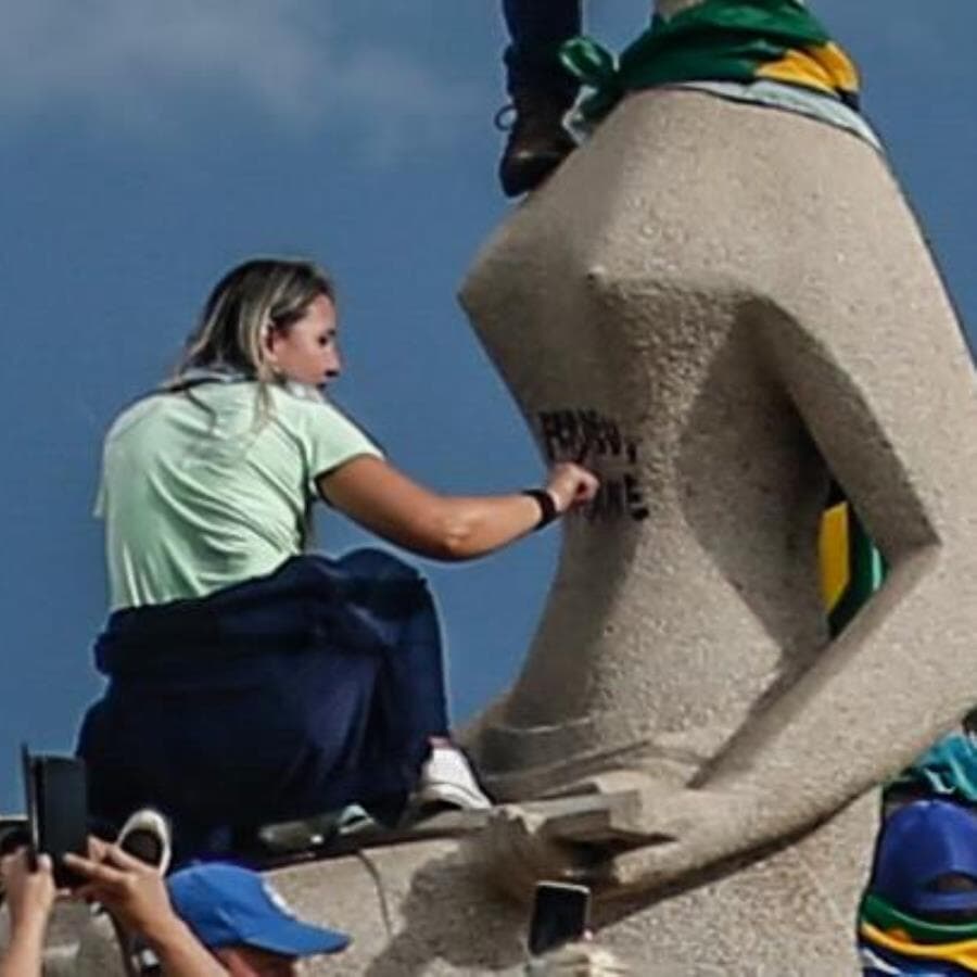 Débora ficou conhecida por pichar a estátua "A Justiça" durante os ataques de 8 de janeiro. - Gabriela Biló/Folhapress