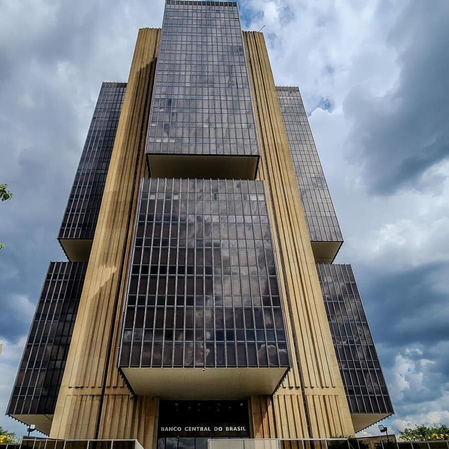 Decisão do Banco Central visa conter inflação resistente e expectativas desancoradas, segundo comunicado. - Rafa Neddermeyer/Agência Brasil