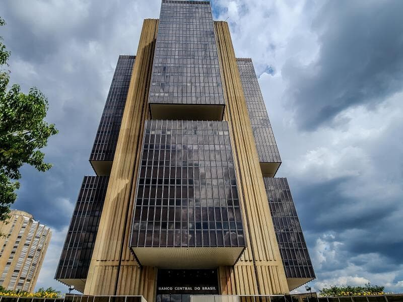 Decisão do Banco Central visa conter inflação resistente e expectativas desancoradas, segundo comunicado. - Rafa Neddermeyer/Agência Brasil