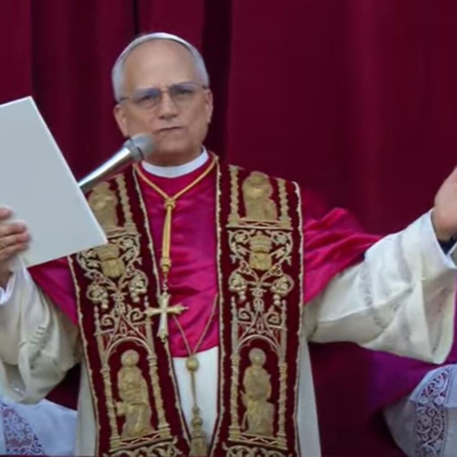 Novo papa faz sua primeira apresentação pública diante da sacada da Basílica de São Pedro - Reprodução/Vatican News