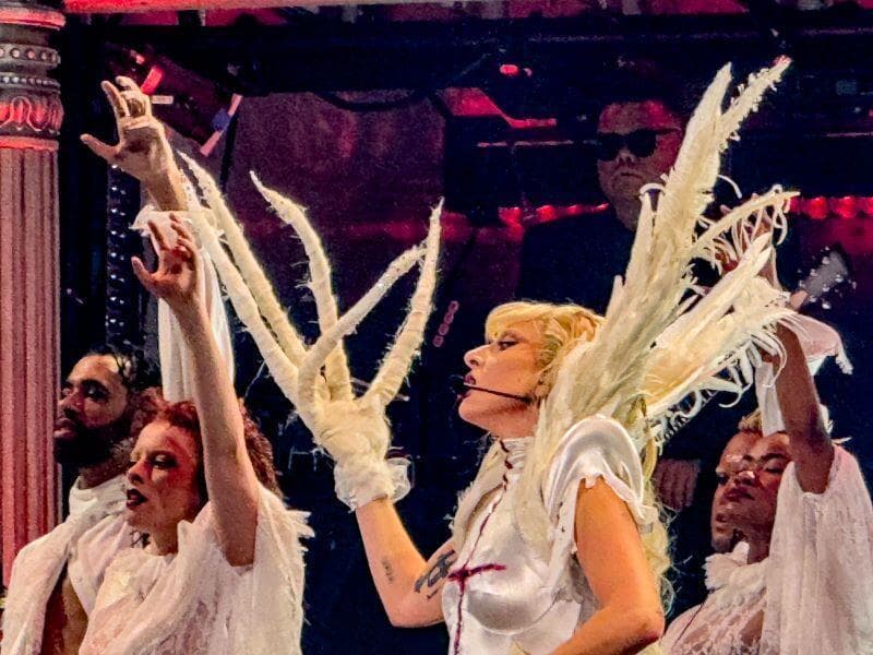 A cantora Lady Gaga no show em Copacabana, no Rio: críticas ao tamanho da área VIP motivaram projeto na Alerj. - Eduardo Valente/iShoot/Folhapress
