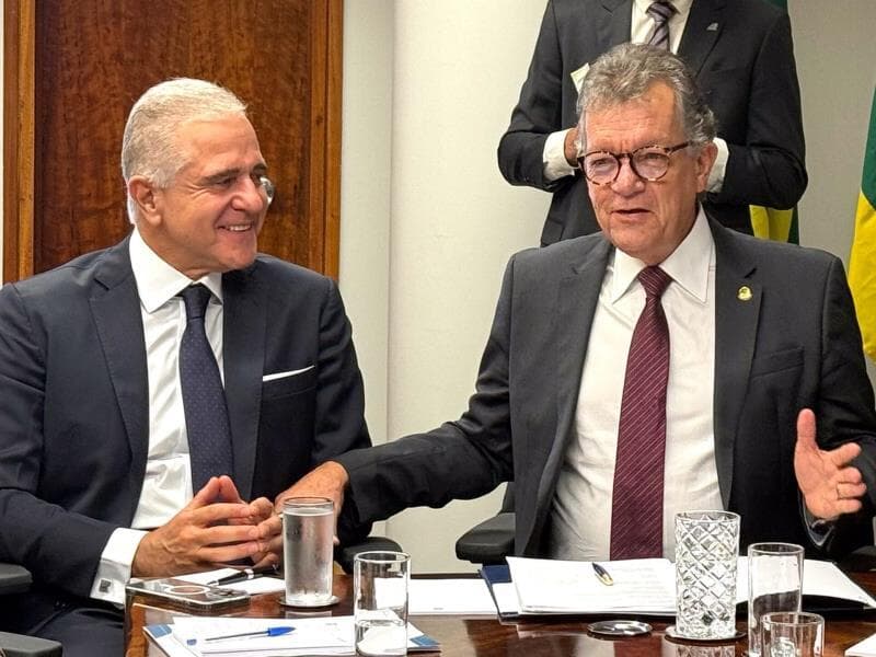 O deputado Júlio Lopes e o senador Laércio Oliveira, da Frente Parlamentar pelo Brasil Competitivo, são os principais articuladores da proposta - Ingrid Neiva/Ascom/Laércio Oliveira
