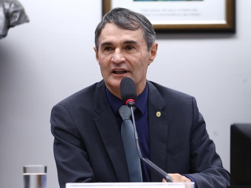 Texto veda reembolso sem autorização expressa do cliente e exige reposição imediata do item. - Vinicius Loures/Câmara dos Deputados