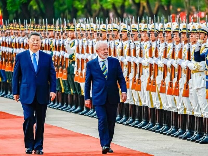 Lula e Xi Jinping passam em revista a tropas chinesas - Ricardo Stuckert/PR