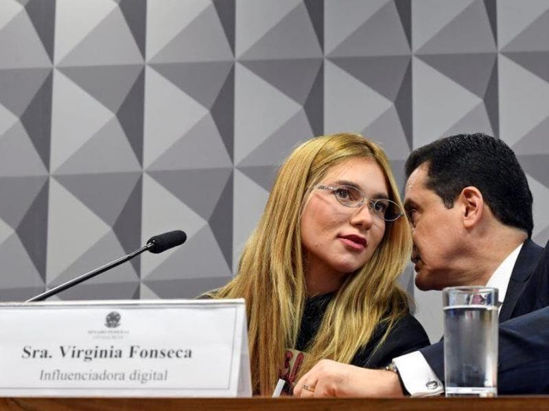 Virgínia Fonseca, acompanhada do advogado, em sessão da CPI das Bets. - Edilson Rodrigues/Agência Senado