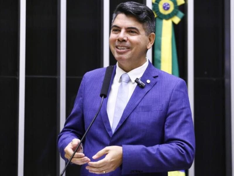 O deputado Messias Donato (Republicanos-ES) é o autor do projeto de lei. - Vinicius Loures/Câmara dos Deputados