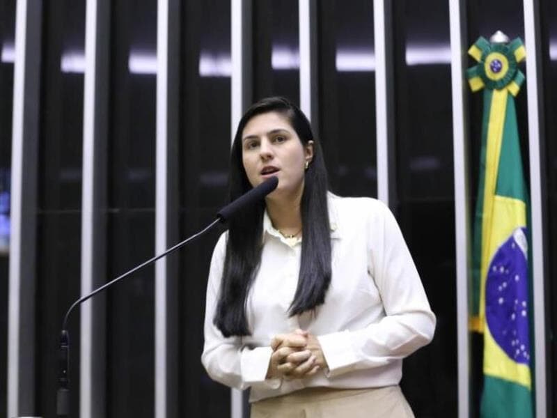 A deputada Chris Tonietto (PL-RJ) foi a solicitante do debate no plenário. - Kayo Magalhães/Câmara dos Deputados
