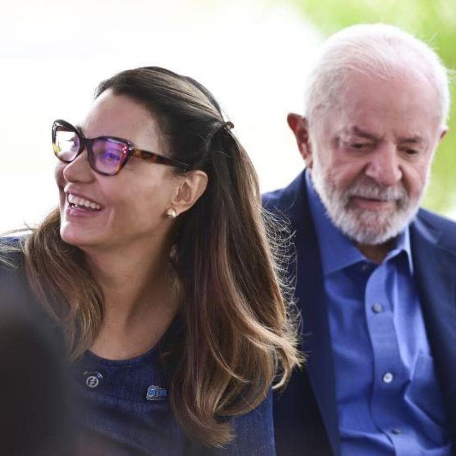 A primeira-dama Janja, ao lado do presidente Lula - Ton Molina/Fotoarena/Folhapress