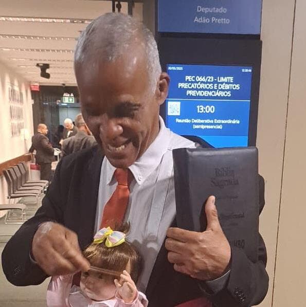 Deputado Pastor Isidório (Avante-BA) na Câmara dos Deputados nesta terça-feira (20). - Reprodução