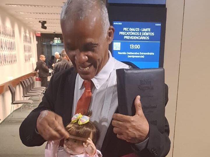 Deputado Pastor Isidório (Avante-BA) na Câmara dos Deputados nesta terça-feira (20). - Reprodução