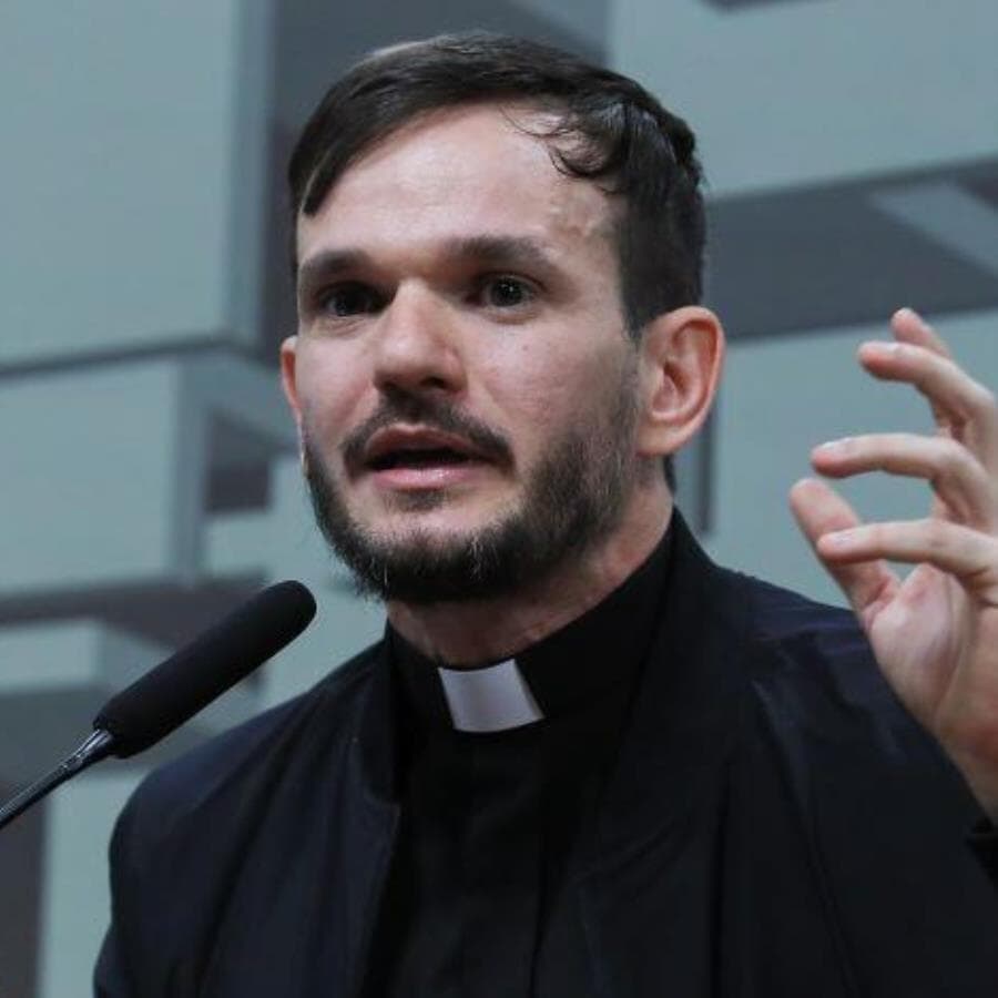 O padre Patrick Fernandes em sessão da CPI das Bets. - Lula Marques/Agência Brasil