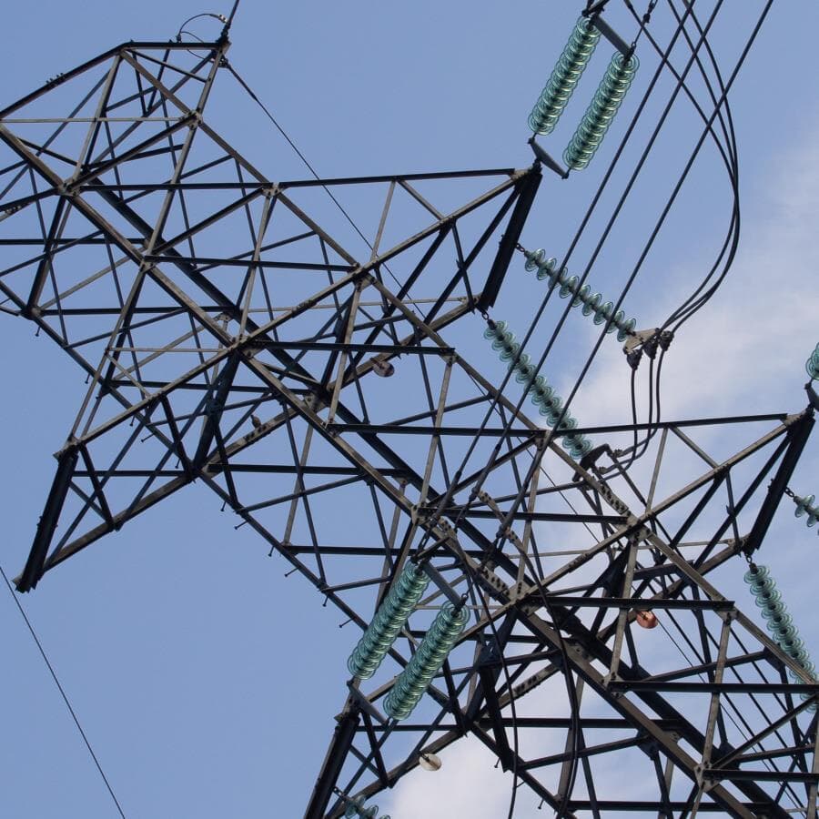Gratuidade vale para famílias com renda per capita de até meio salário mínimo e consumo de até 80 kWh mensais. - Bruno Escolástico/E.Fotografia/Folha Press