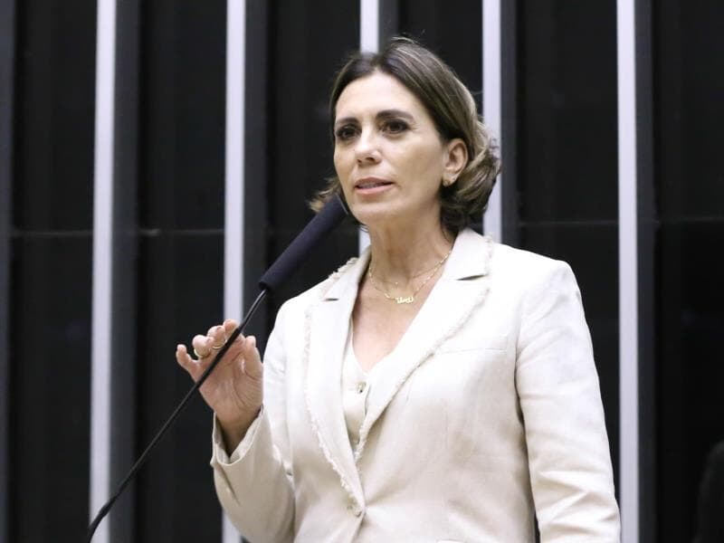Texto tenta adaptar a legislação à realidade de famílias com guarda compartilhada. - Kayo Magalhães/Câmara dos Deputados