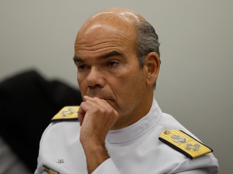 Comandante da Marinha, almirante Olsen não queria depor como testemunha de defesa de Garnier, seu antecessor no caso. - Pedro Ladeira/Folhapress