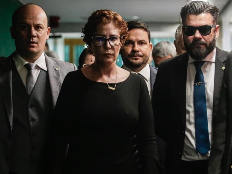 Carla Zambelli alega inocência; deputada ainda é julgada em outro processo no Supremo por perseguir com arma em punho homem na véspera da eleição. - Gabriela Biló/Folhapress