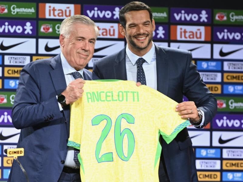 Carlo Ancelotti e SAmir Xaud. - Alexandre Brum/Agência Enquadrar/Folhapress