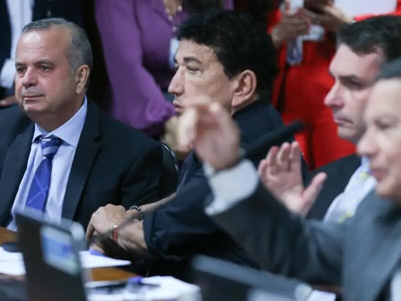 Rogério Marinho, à esquerda, que lidera a oposição no Senado, é autor de um dos projetos de decreto legislativo que derrubam medida do governo em relação ao IOF. - Lula Marques/Agência Brasil