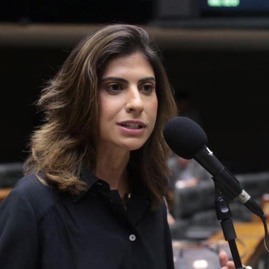 A deputada Camila Jara (PT-MT) exerce o mandato remotamente enquanto se recupera de duas cirurgias para a retirada de um câncer. - Bruno Spada/Câmara dos Deputados