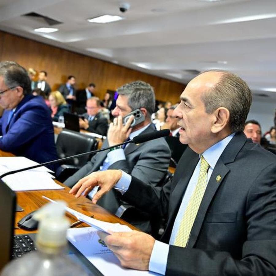 Marcelo Castro discute seu relatório para o novo Código Eleitoral durante reunião da CCJ. - Geraldo Magela/Agência Senado