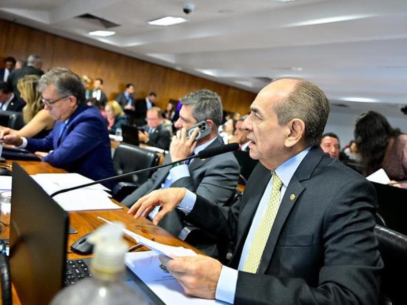 Marcelo Castro discute seu relatório para o novo Código Eleitoral durante reunião da CCJ. - Geraldo Magela/Agência Senado