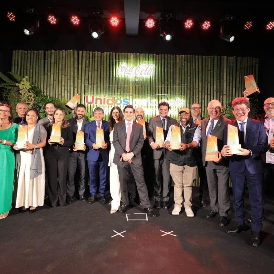 Homenageados pela Coca-Cola por apoio ao desenvolvimento sustentável. - Wesley Souza
