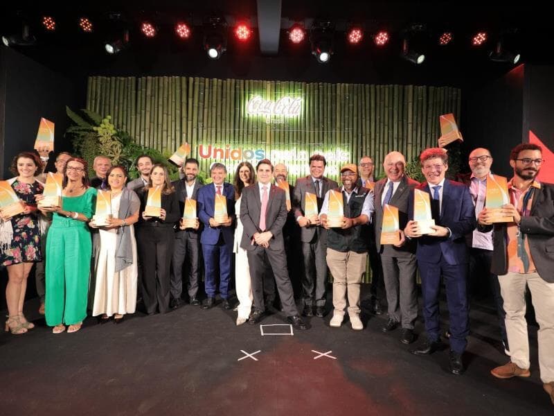Homenageados pela Coca-Cola por apoio ao desenvolvimento sustentável. - Wesley Souza