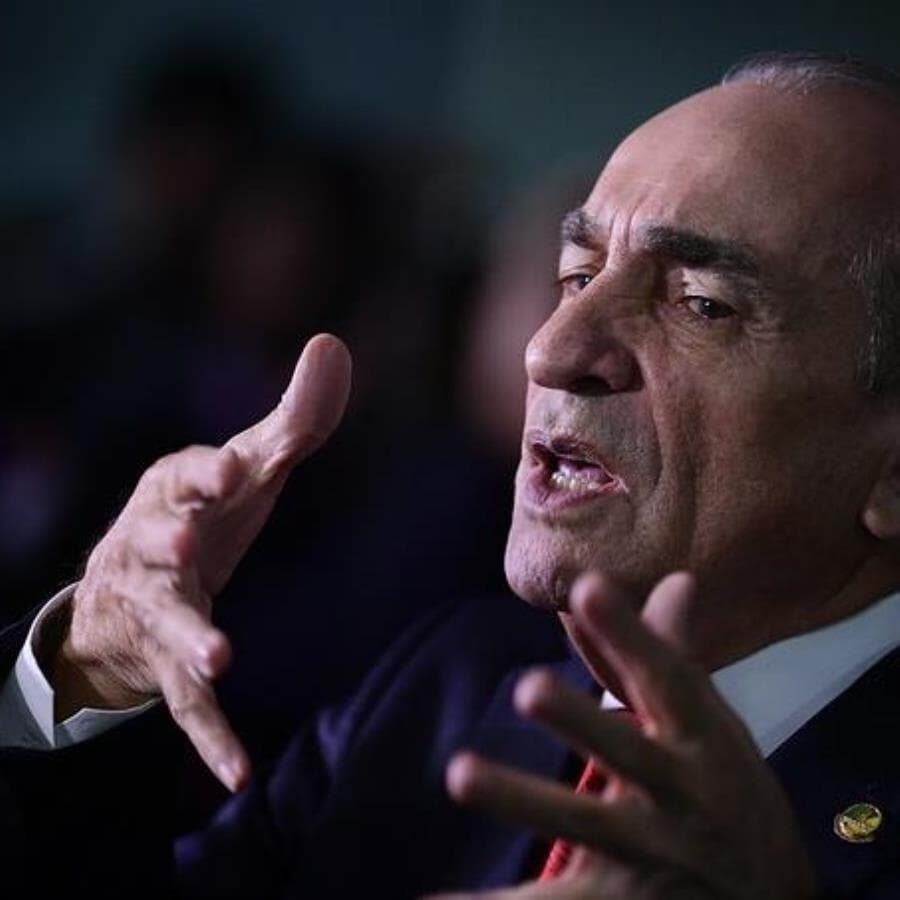 Marcelo Castro cedeu na CCJ, mas aposta que o plenário vai restabelecer o mandato de dez anos para senador, previsto inicialmente. - Pedro França/Agência Senado