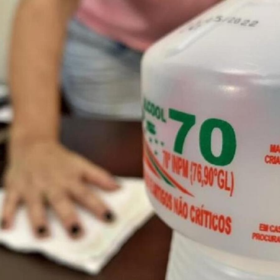 Álcool 70% na forma líquida. - Reprodução/Agência Gov