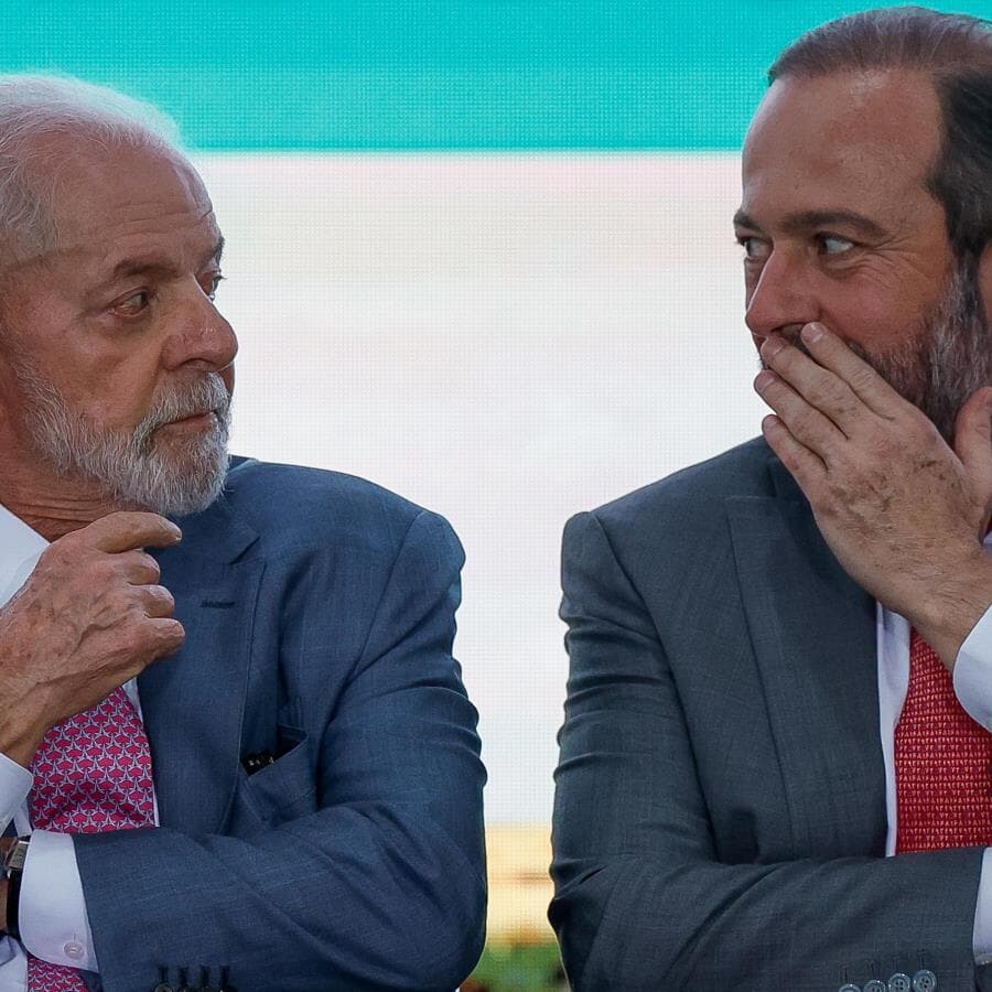 Lula e o ministro de Minas e Energia, Alexandre Silveira. Compensação com IOF pode vir da área de petróleo. - Pedro Ladeira/Folhapress