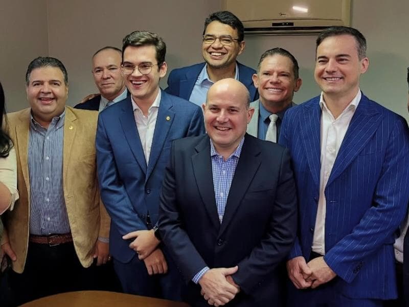 Lideranças de oposição prestigiaram o anúncio da filiação do ex-prefeito na Assembleia Legislativa. - Reprodução/Instagram Roberto Cláudio
