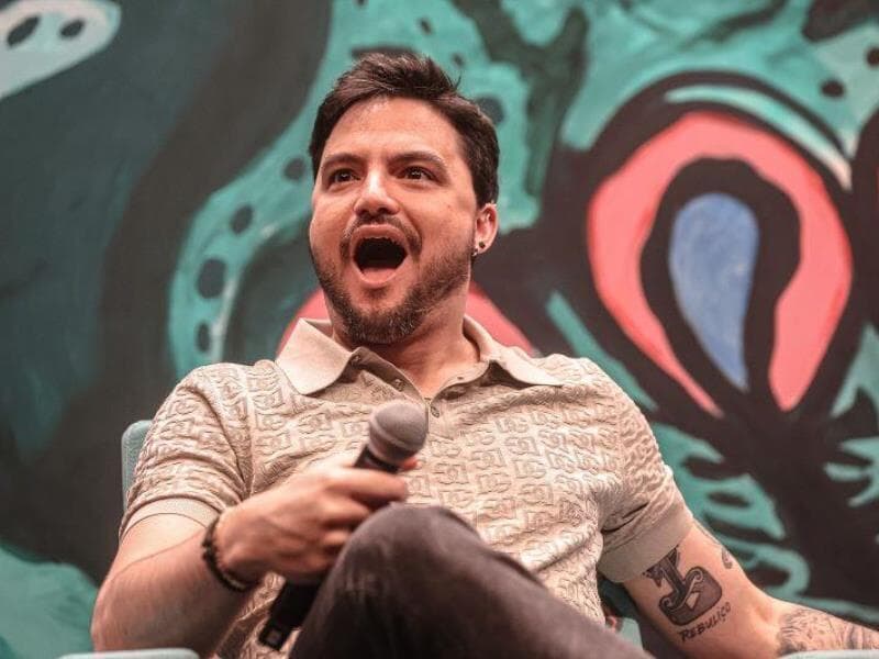 O influenciador Felipe Neto repetiu o termo "excrementíssimo" cinco vezes ao comentar o caso em seu perfil no X. - Rafaela Araujo/Folhapress