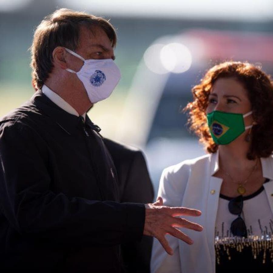 Bolsonaro com Carla Zambelli em 2020, quando ele era presidente. - Pedro Ladeira/Folhapress