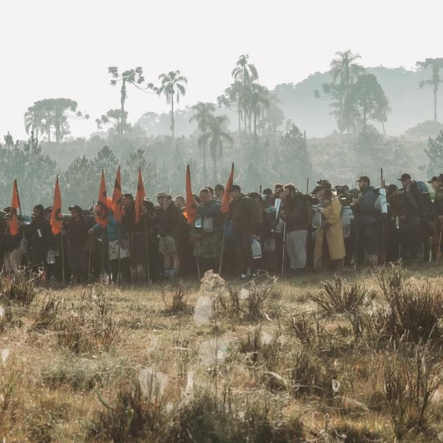 Integrantes do movimento Legendários durante acampamento realizado na natureza - Instagram (@legendariosbrasil)