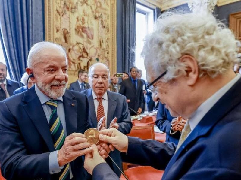 O presidente Lula, em Paris, recebendo homenagem da Academia Francesa. - Ricardo Stuckert/Presidência da República