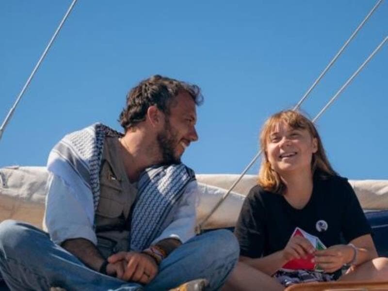 O brasileiro Thiago Ávila e a sueca Greta Thunberg, dias antes da interceptação do navio por forças israelenses. - Instagram/Gaza Freedom Flotilla