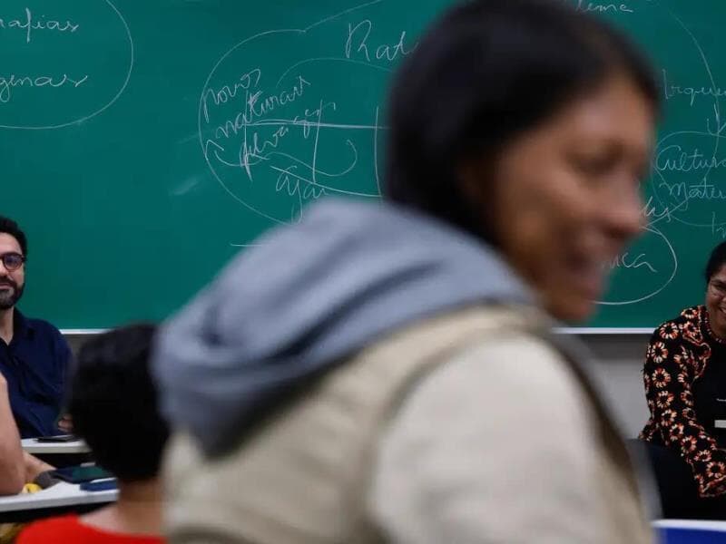 Participantes destacam a importância de garantir acesso à educação básica a todas as faixas etárias, com foco na alfabetização de adultos. - Fabio Rodrigues-Pozzebom/Agência Brasil