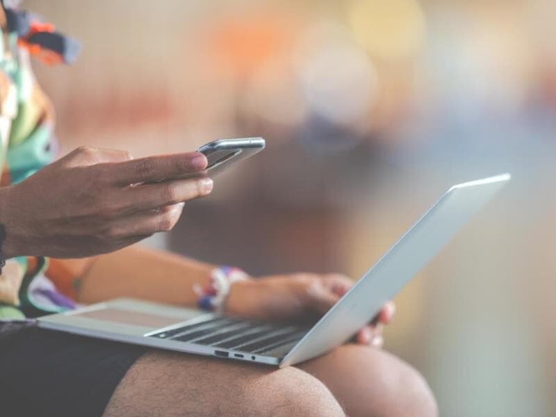 Projeto determina o ressarcimento automático ao consumidor em caso de falhas na prestação do serviço de internet.  - Freepik