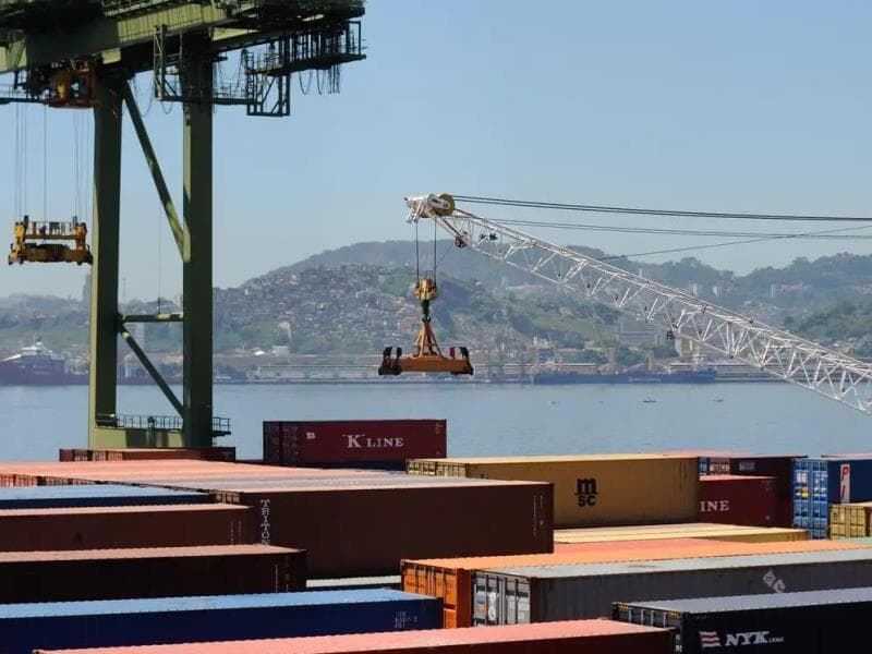 Os setores onde são esperados mais crescimentos no investimento, neste ano, são saneamento básico e transportes. - Tânia Rêgo/Agência Brasil