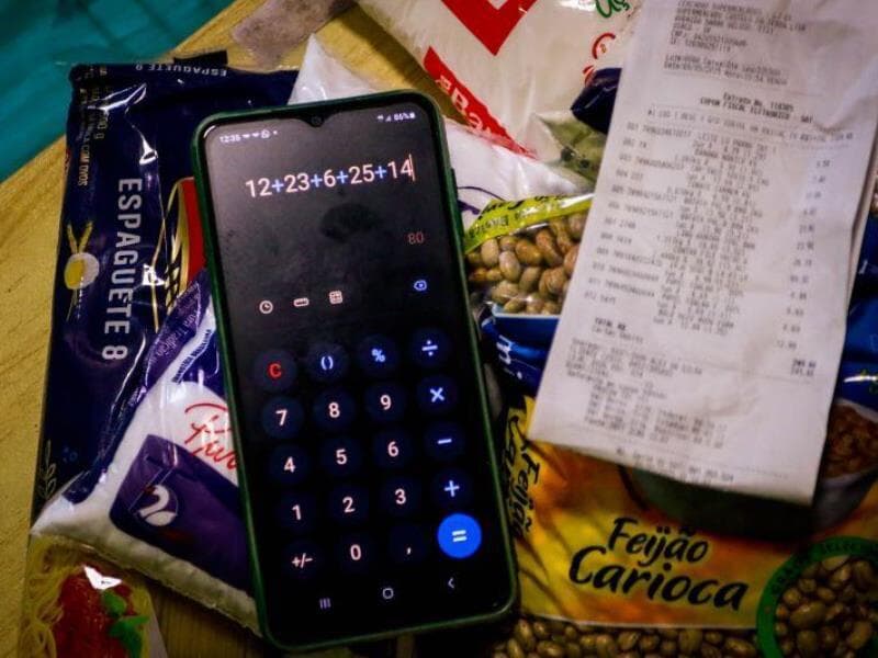 Previsão para a inflação diminuiu, mas segue acima do teto da meta de 4,5%. - Aloisio Mauricio/Fotoarena/Folhapress