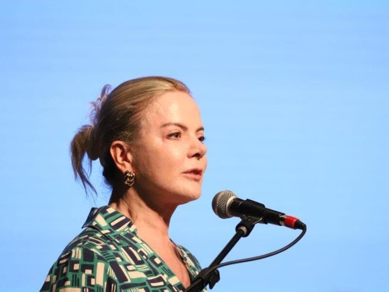 A ministra das Relações Institucionais, Gleisi Hoffmann, criticou os juros "estratosféricos". - Charles Sholl/Brazil Photo Press/Folhapress