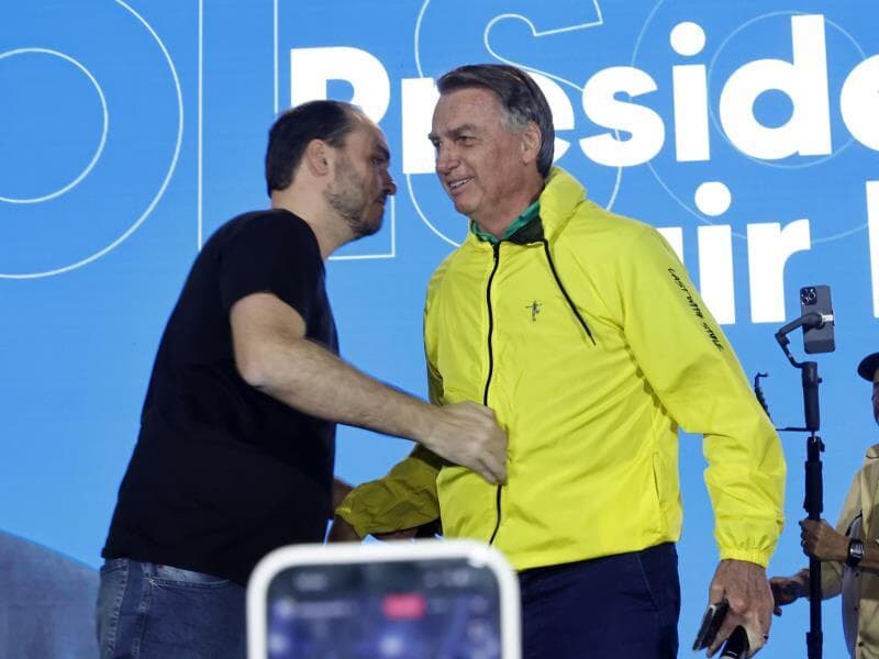 PF pediu indiciamento de Carlos Bolsonaro e apontou Jair Bolsonaro como principal destinatário da ação clandestina. - LC Moreira/Thenews2/Folhapress