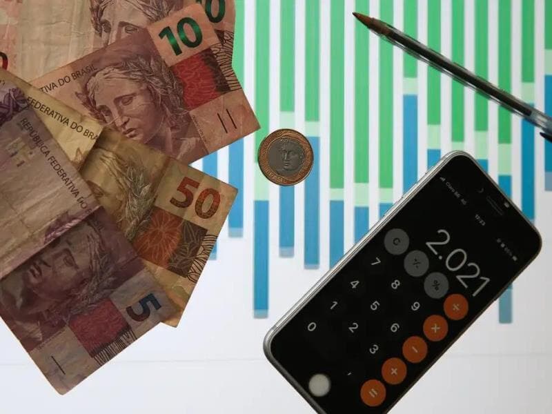 Medida busca preparar estudantes para lidar com finanças desde cedo, promovendo autonomia e consciência no consumo e na gestão de recursos. - Marcello Casal Jr/Agência Brasil